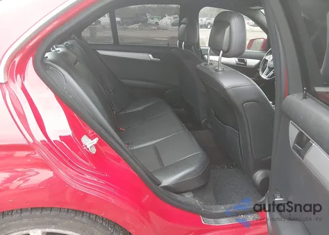 2012 Mercedes-Benz C 250 Sport z USA, uszkodzony, nr VIN WDDGF4HB9CR234329